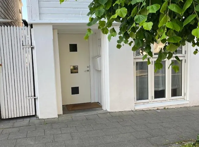 아파트 Large & Cozy